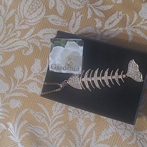 Gardenia bone fish necklace